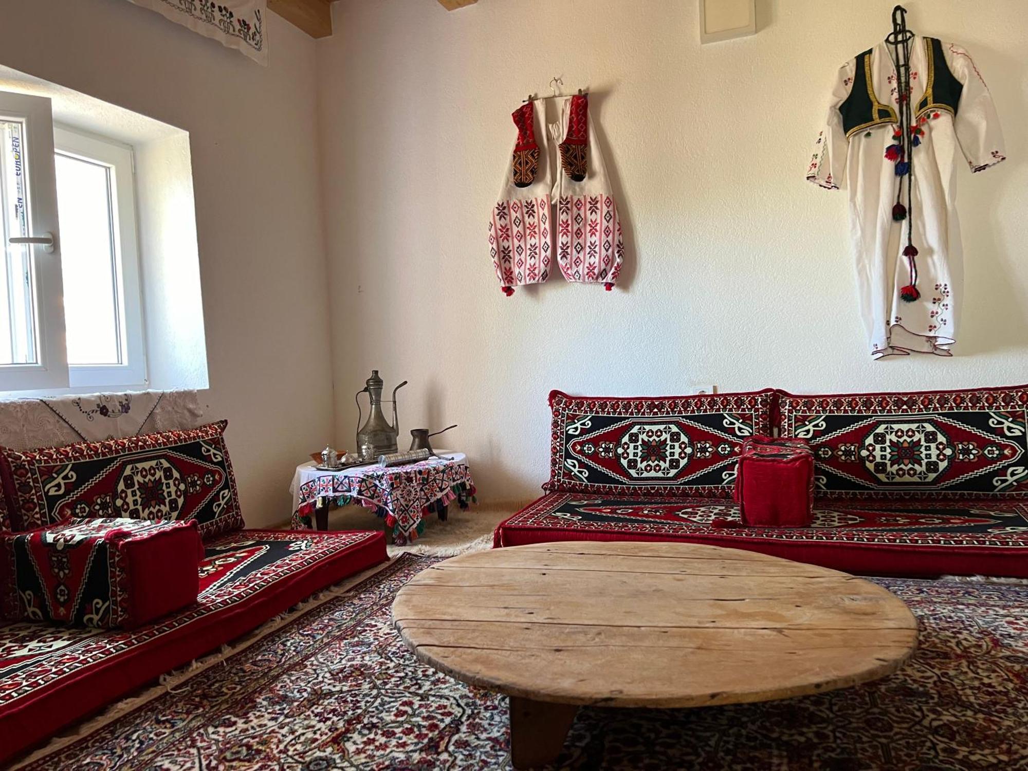 مبيت وإفطار Gornji Lukomir Kod Kapetana Tea المظهر الخارجي الصورة